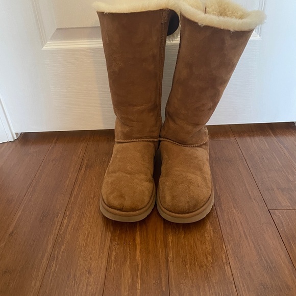 Ugg Boots - Picture 8 of 9